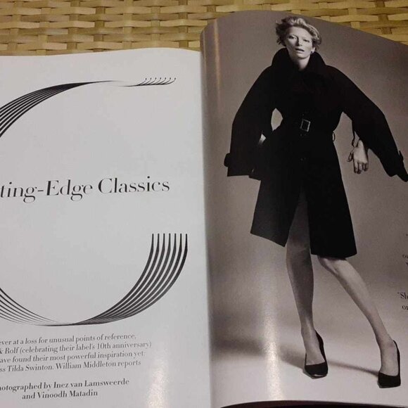 Harper's Bazaar October 2003 Featuring Catherine Zeta Jones - Picture 7 of 12